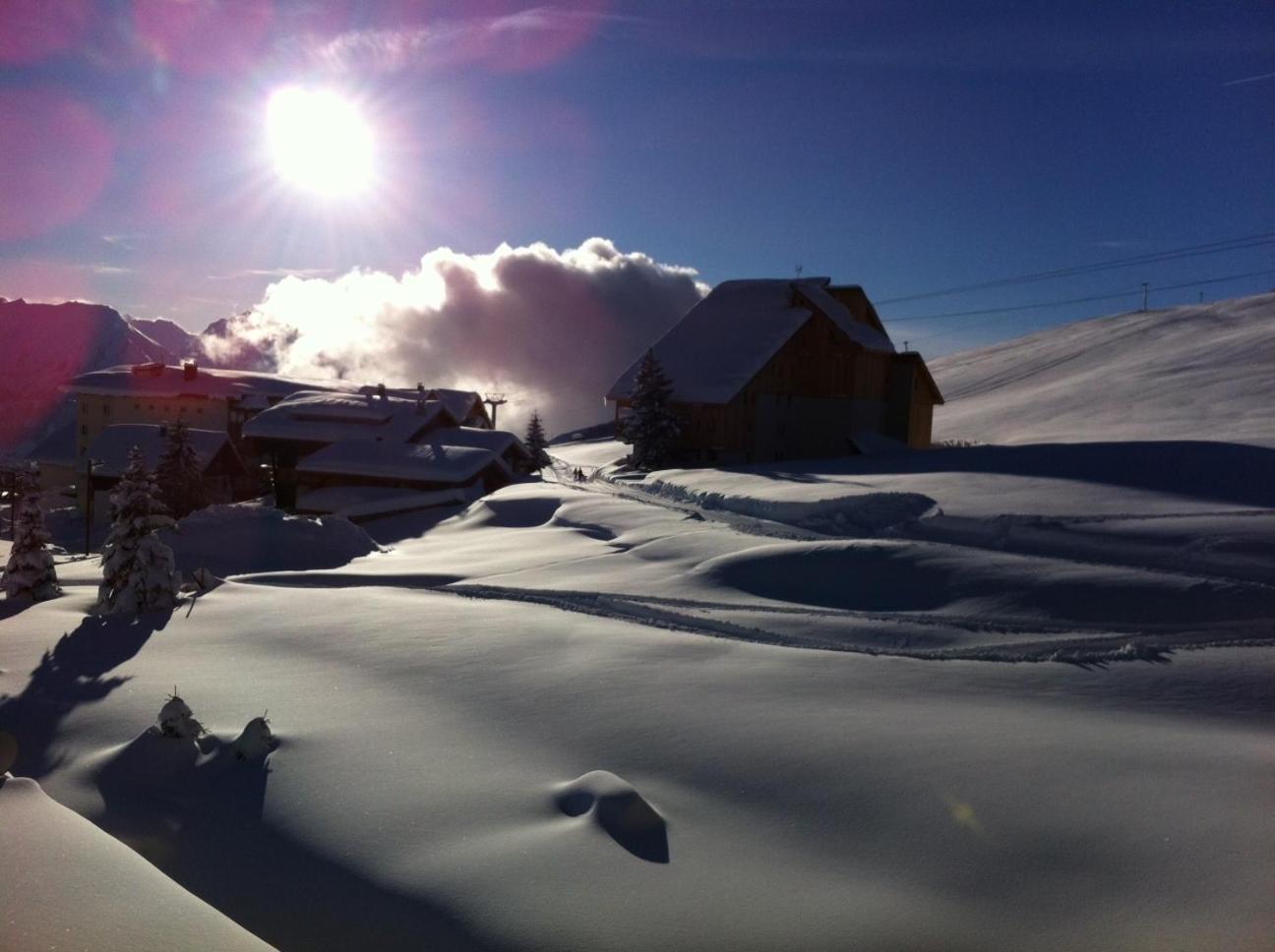 Hotel Le Dome Alpe d'Huez Esterno foto