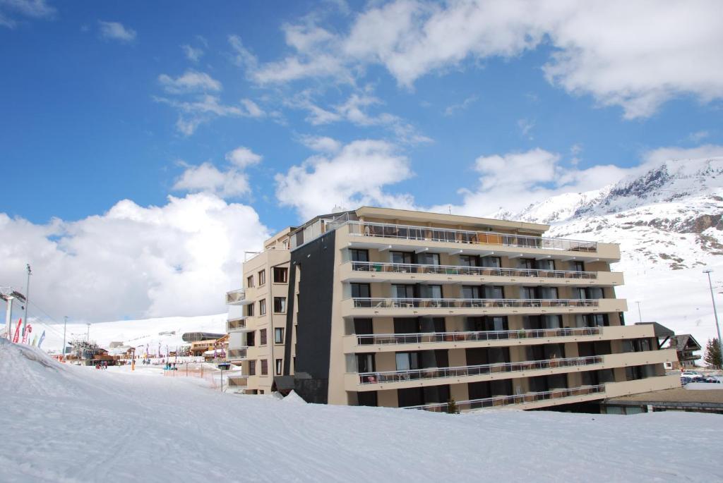 Hotel Le Dome Alpe d'Huez Esterno foto