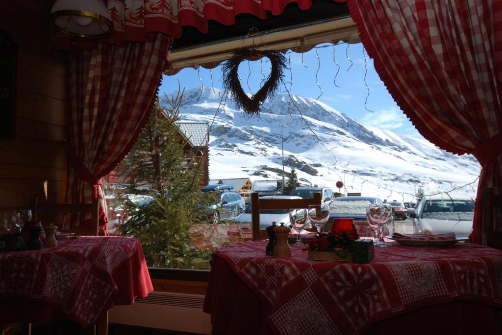 Hotel Le Dome Alpe d'Huez Esterno foto